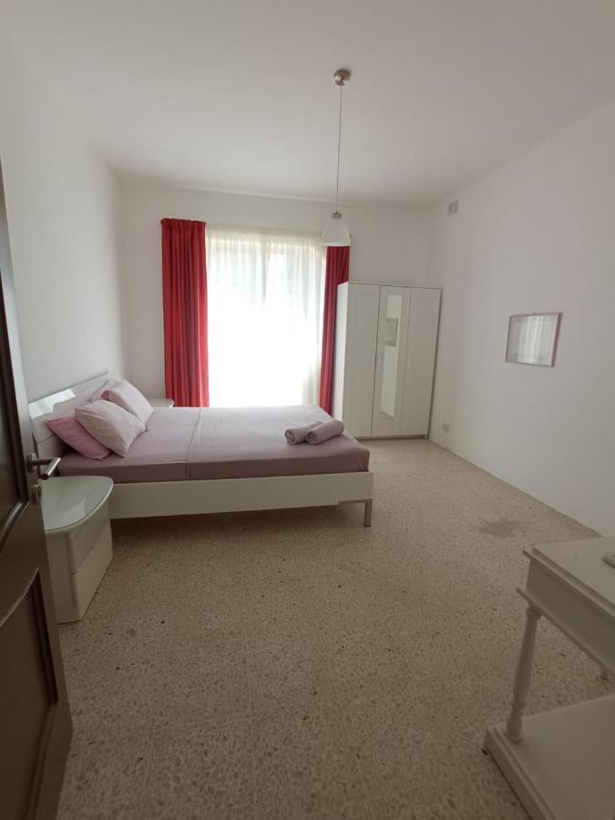 Modern Bedroom Gzira Exterior photo